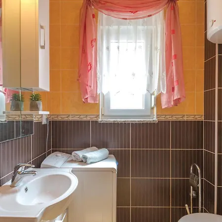 1 Bedroom Lovely In *