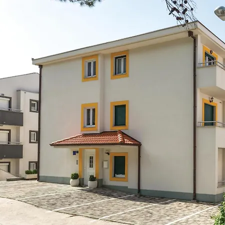 Διαμέρισμα 1 Bedroom Lovely In Μακάρσκα