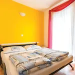1 Bedroom Cozy In Apartment