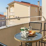 1 Bedroom Cozy In Apartment Makarska
