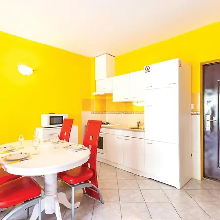 1 Bedroom Lovely In アパート