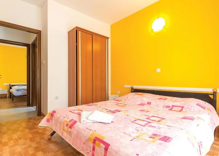 1 Bedroom Lovely In Makarska