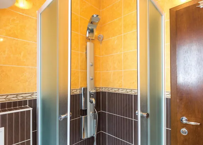 1 Bedroom Lovely In Apartment *