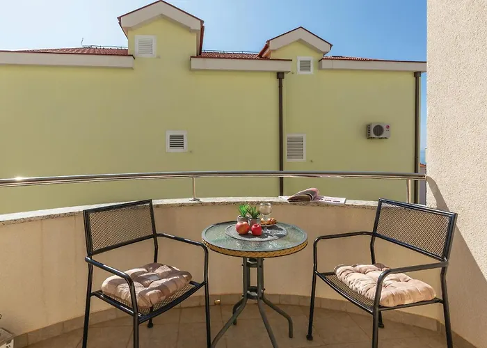 Apartment 1 Bedroom Lovely In *