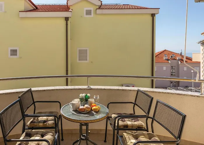 1 Bedroom Lovely In Apartment *